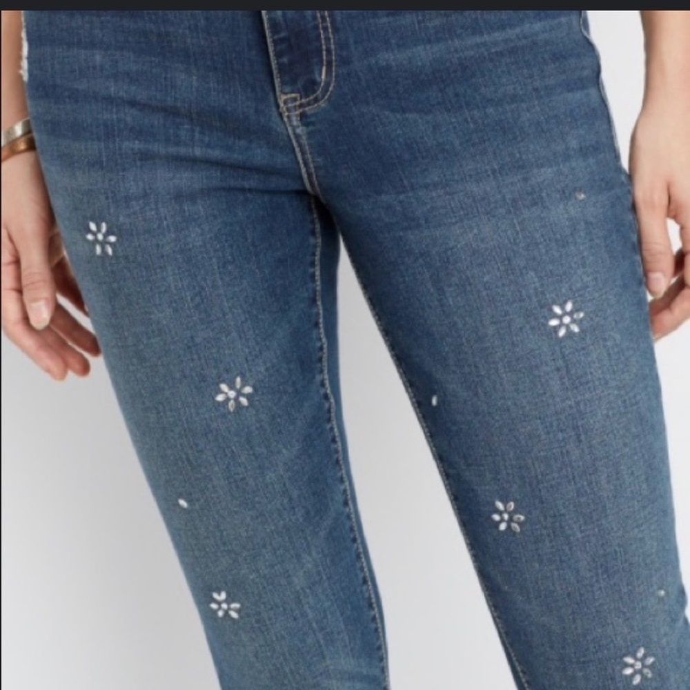 Maurices High Rise Jeans Large L Floral Jems Jewels Skinny EUC😍